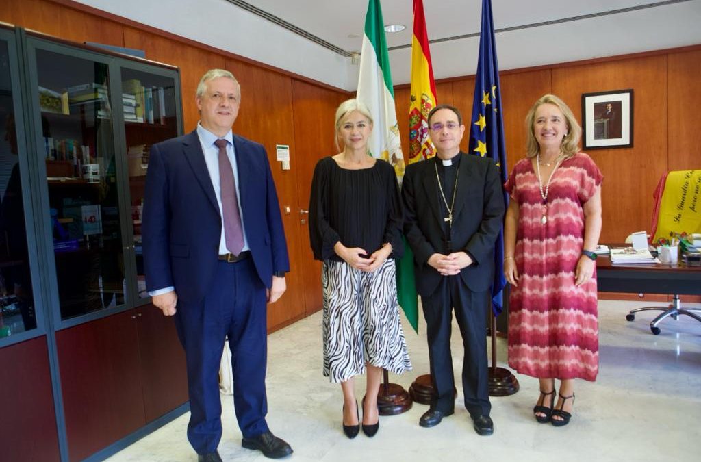 Encuentro del Delegado de Enseñanza de la Asamblea de Obispos de Andalucía con la consejera de Educación